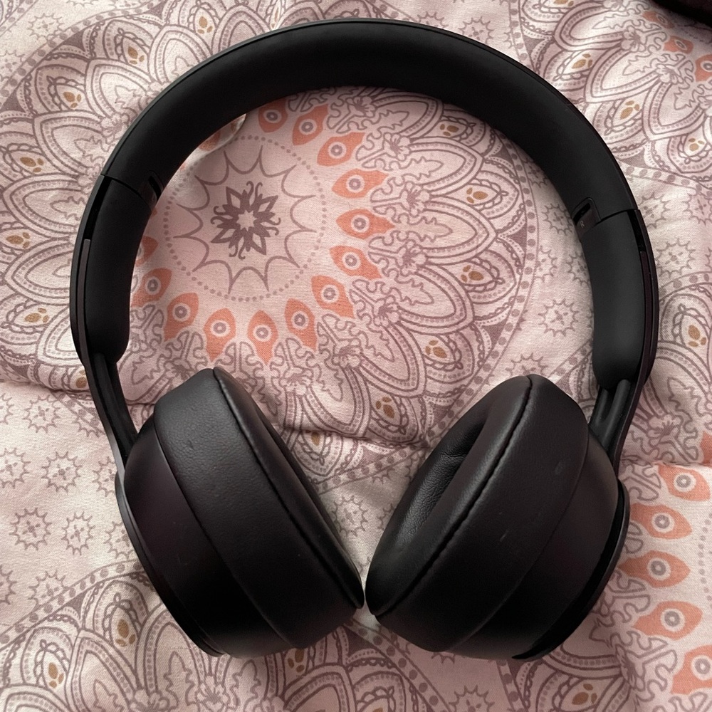 Beats Solo Pro black